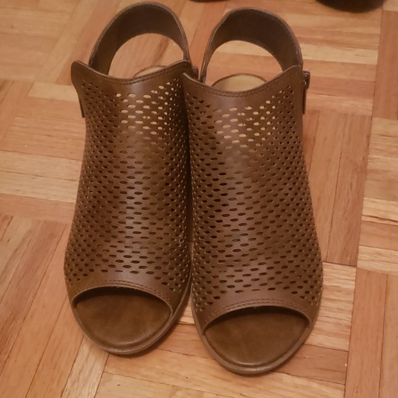 Soda Shoes - Soda brown sandals in size 7.5